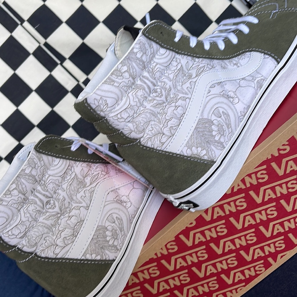 Vans WMNS Sk8-Hi Desert Skulls Grape Leaf/White sneakers - Picture 15 of 16